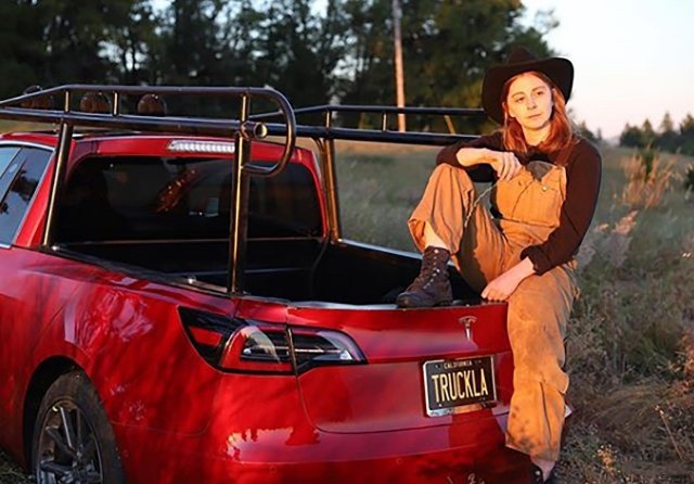 Шведская изобретательница превратила седан Tesla в пикап