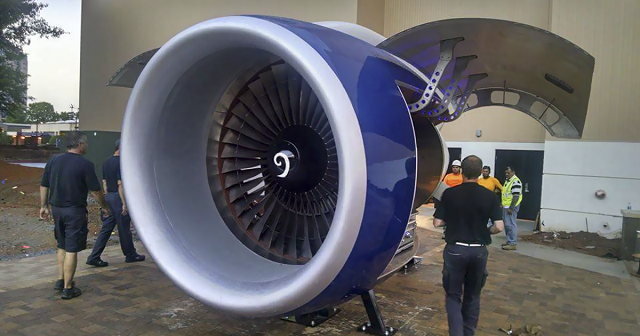 Авиатехники из США превратили двигатель самолета в гриль-барбекю