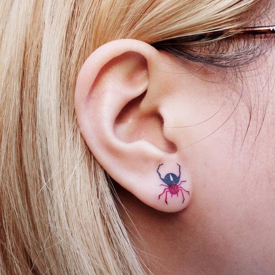 Оригинальные идеи татуировок на ушах