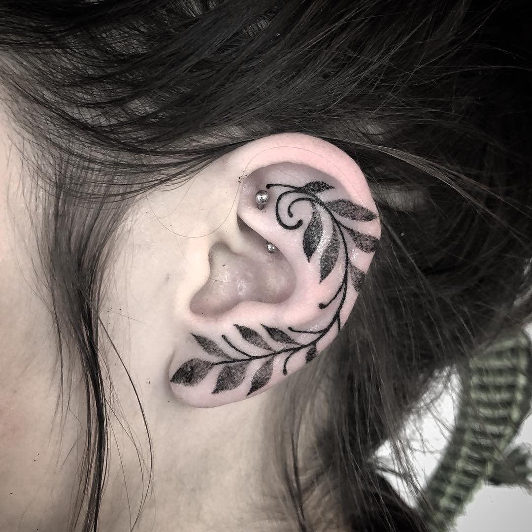 Оригинальные идеи татуировок на ушах