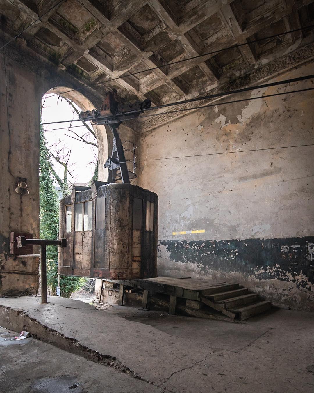 Фотографии заброшенных зданий Италии от Йеруна Таала