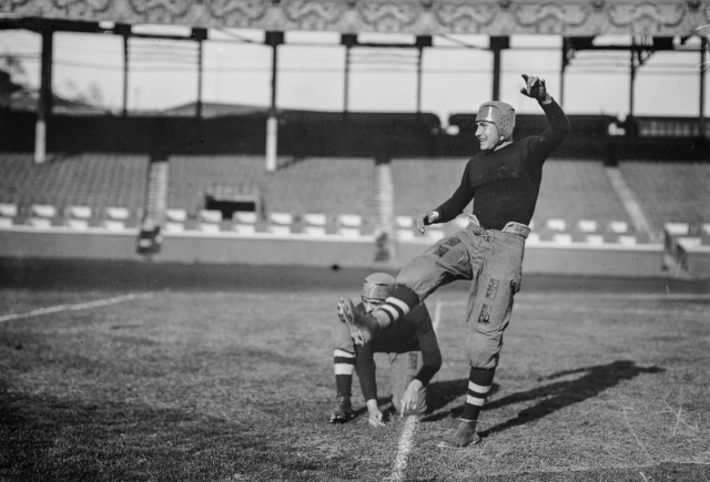 Опасный американский футбол начала XX века на снимках