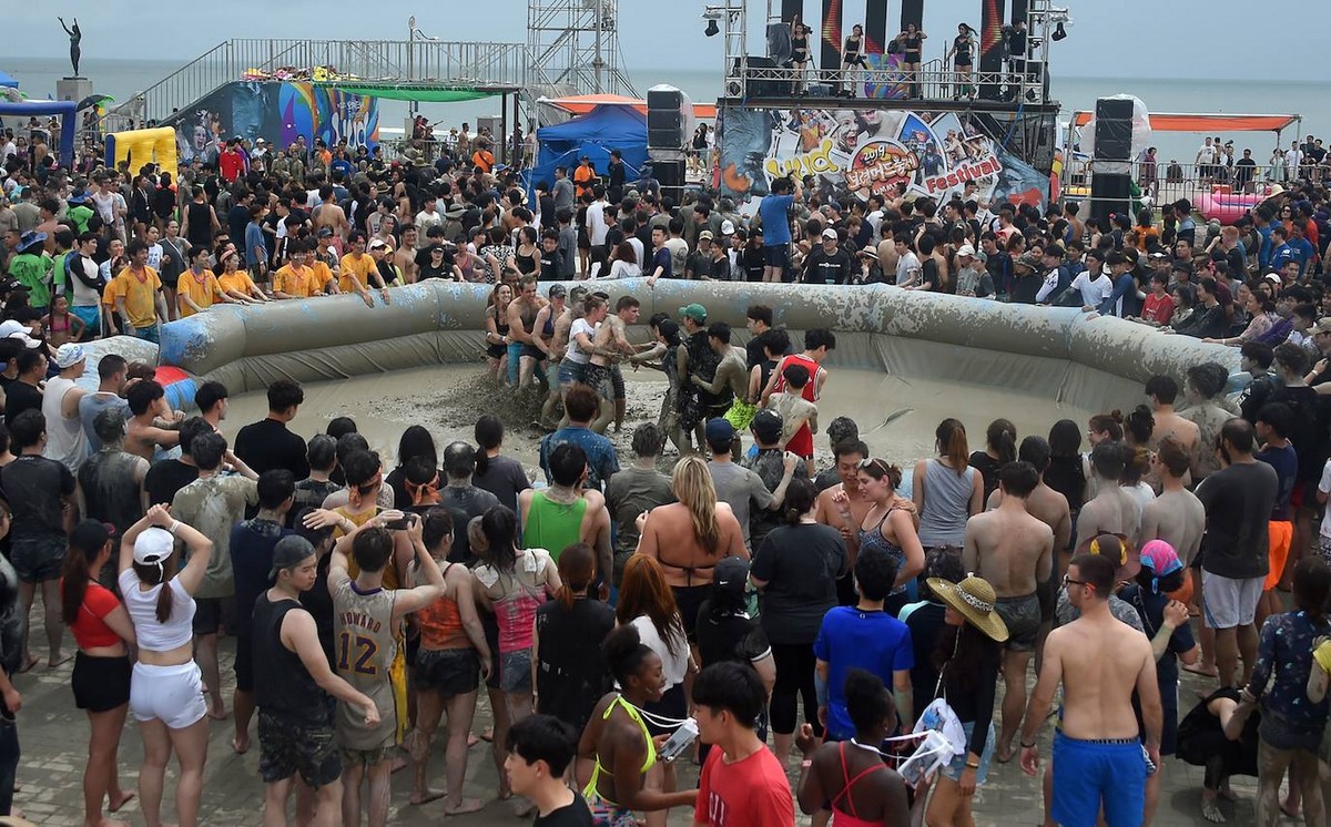 Фестиваль морской грязи в Порёне 2019