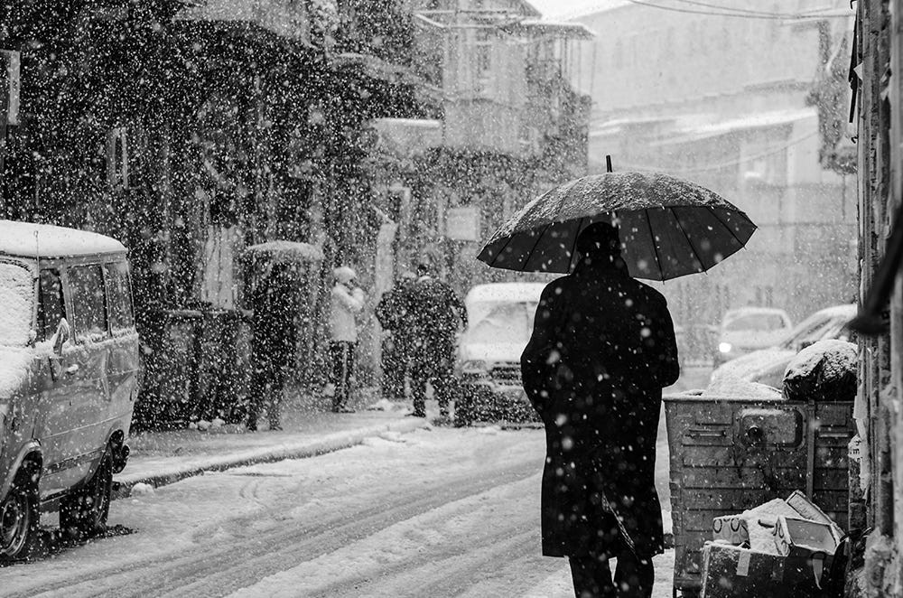 Магические чёрно-белые уличные фотографии от Гая Коэна