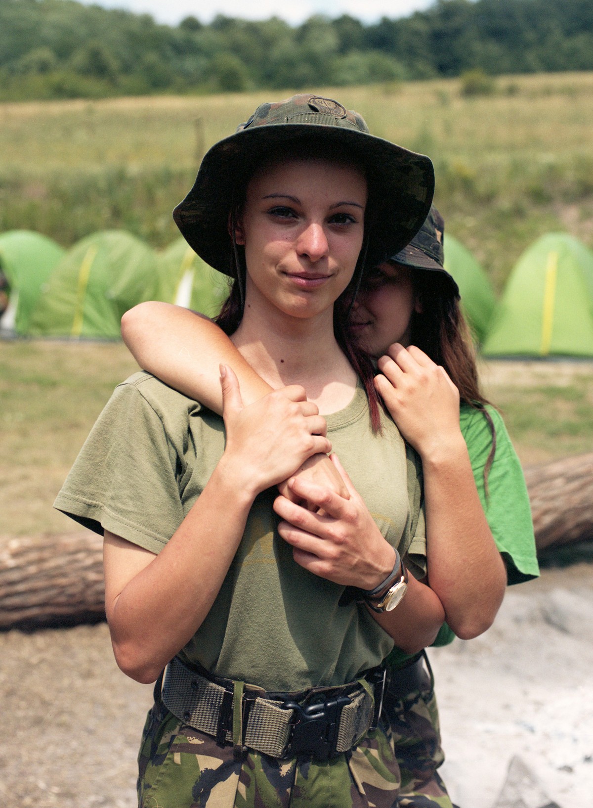 Военный детский лагерь с муштрой, пушками и поцелуями в Венгрии