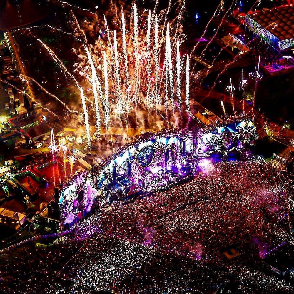 Яркие посетители музыкального фестиваля Tomorrowland 2019
