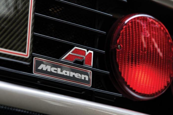 Один из двух уникальных McLaren F1 LM отправляется на аукцион