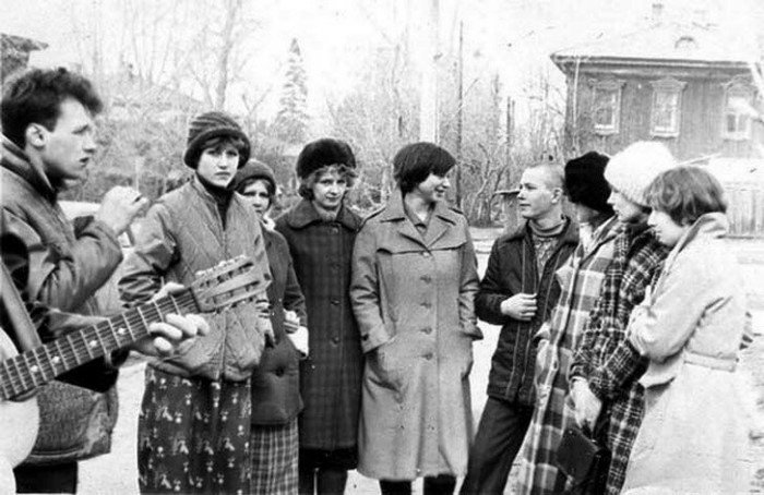 20 ностальгических фото о том, как одевалась советская молодежь