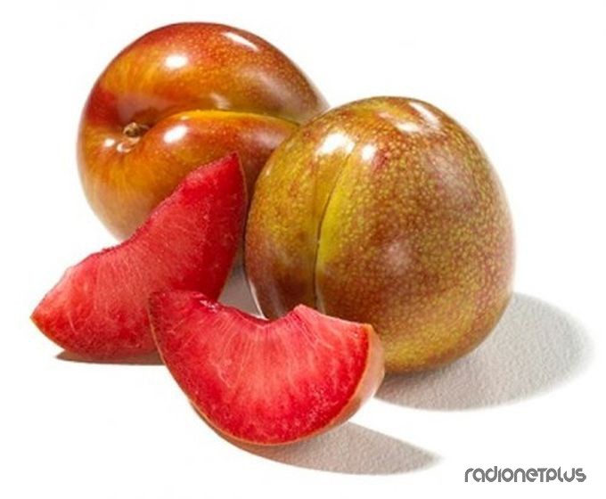 Удивительные фрукты и ягоды