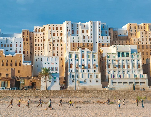 Йеменский город Шибам с небоскребами из глины