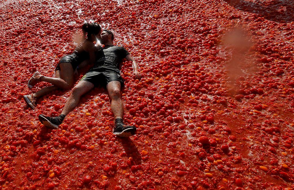 Битва помидорами впервые прошла в Санкт-Петербурге