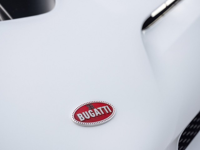 Bugatti представила гиперкар Centodieci