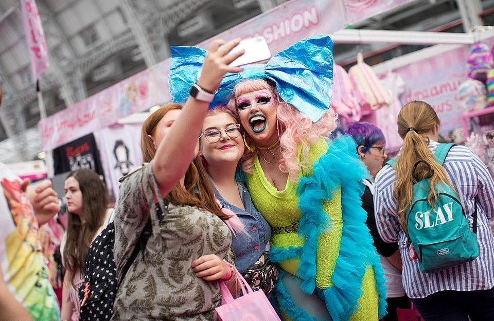 Крупнейшее сборище трансвеститов DragWorld UK в Лондоне