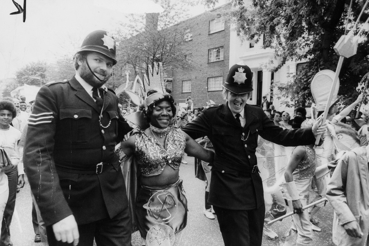 Веселая и бурная 50-летняя история карнавала Ноттинг-Хилл
