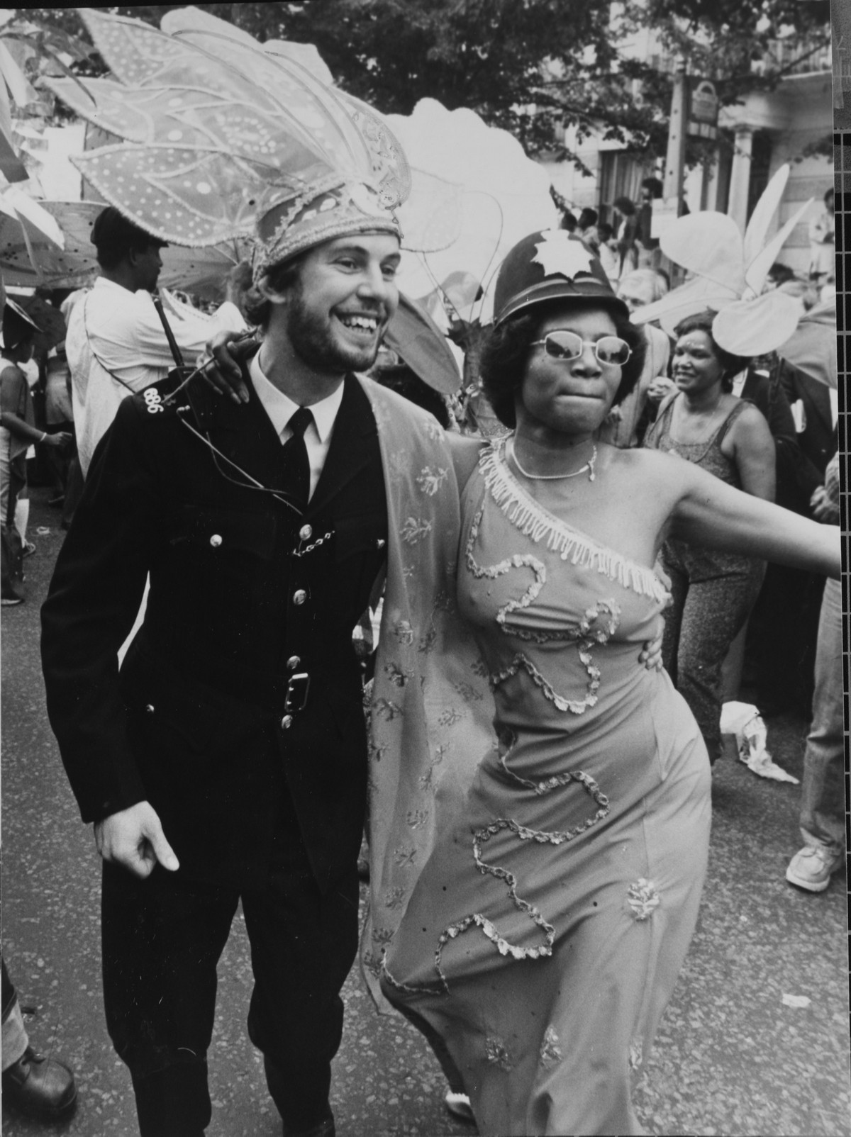 Веселая и бурная 50-летняя история карнавала Ноттинг-Хилл