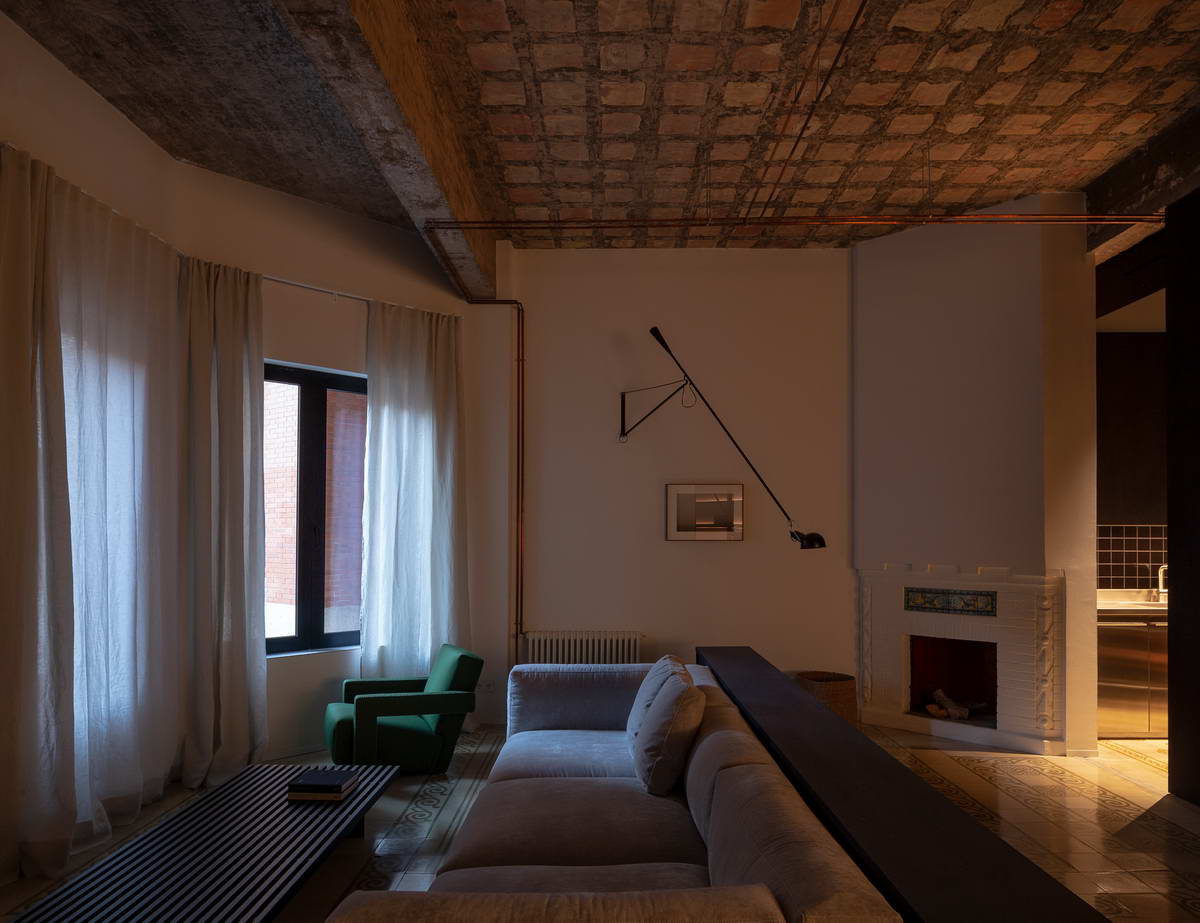 Новый интерьер квартиры с историей в Испании