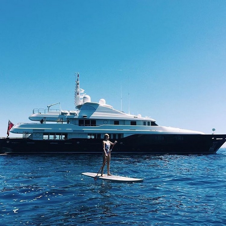 Богатые дети делятся снимками роскошных яхт и отелей в Instagram