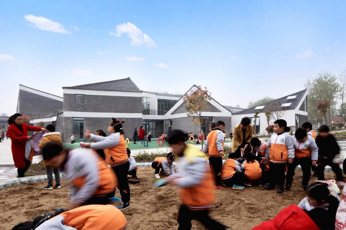 Детский сад напоминает маленькую деревню в Китае