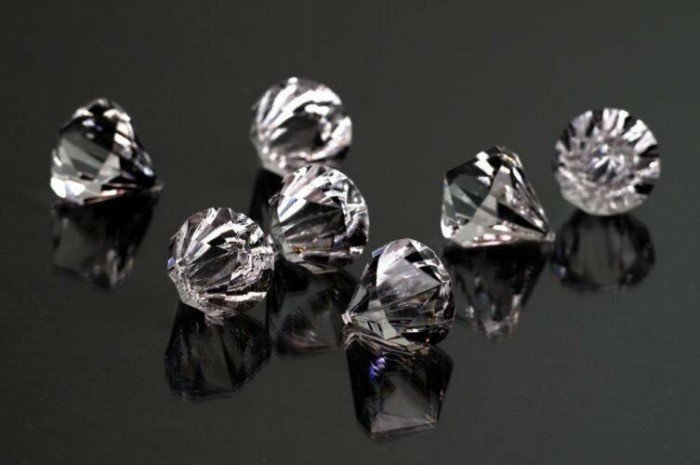 Почему бриллианты измеряют в каратах?