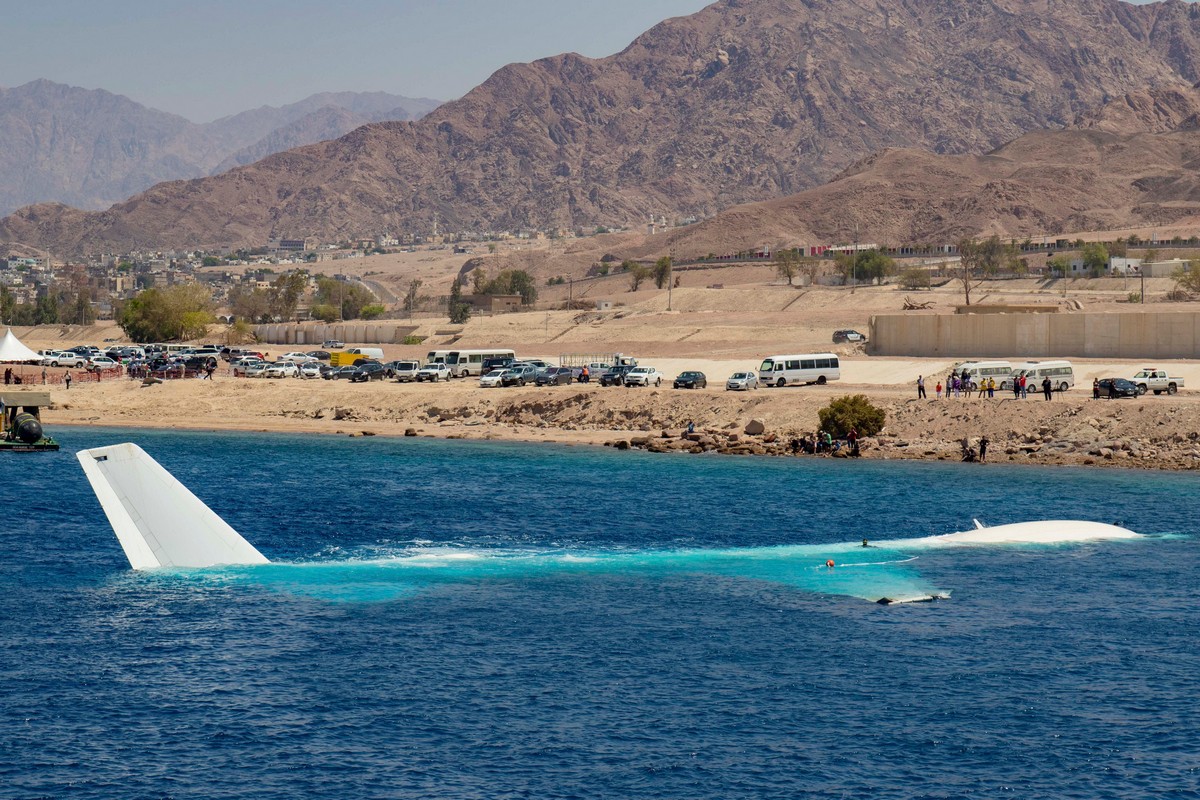 В Иордании затопили самолет, чтобы он стал развлечением для дайверов