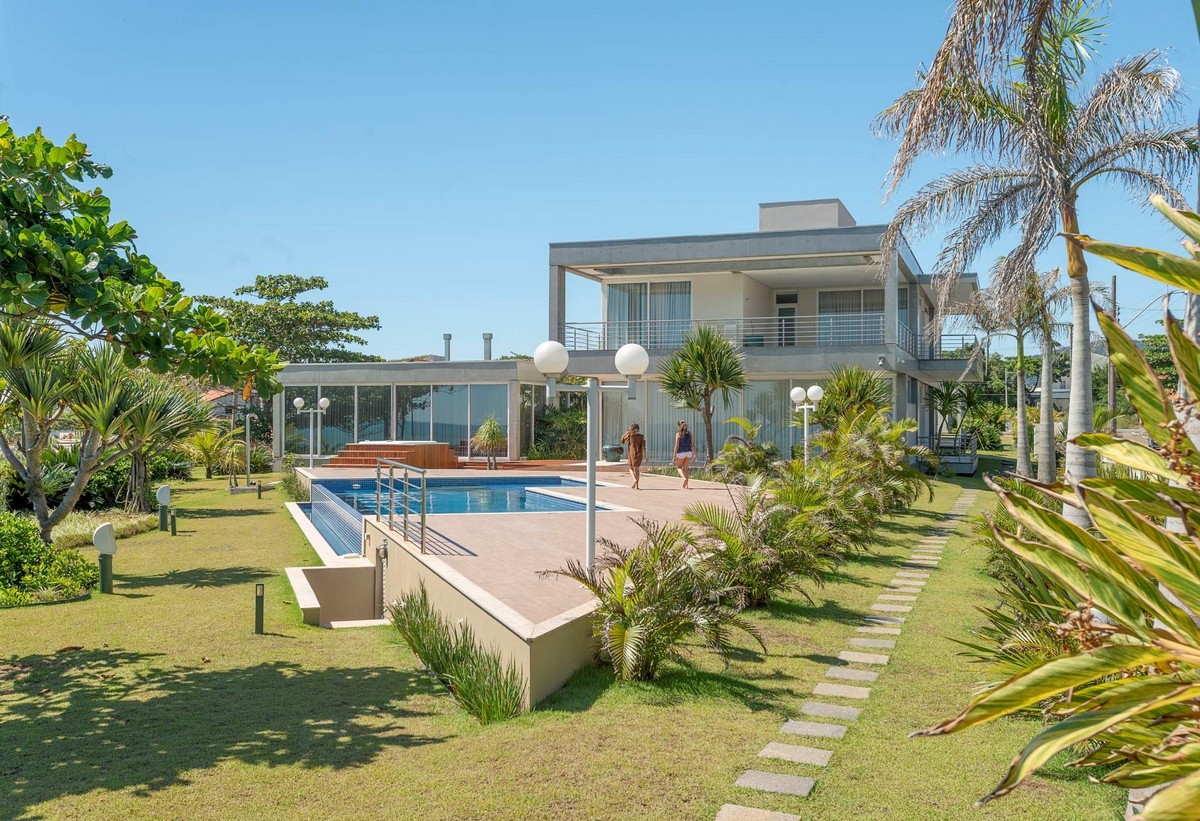 Стильная резиденция с видом на море в Бразилии
