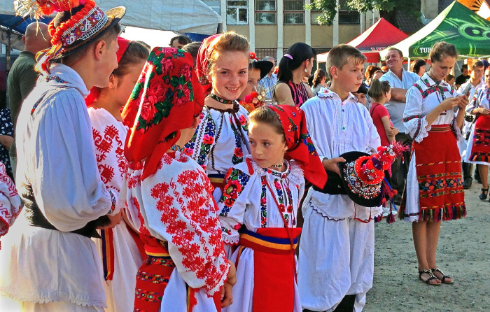 В каких неславянских народах больше всего славянской крови