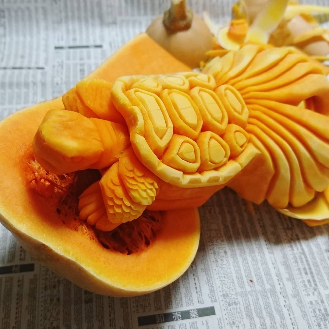 Замысловатые узоры на овощах и фруктах от японского шеф-повара