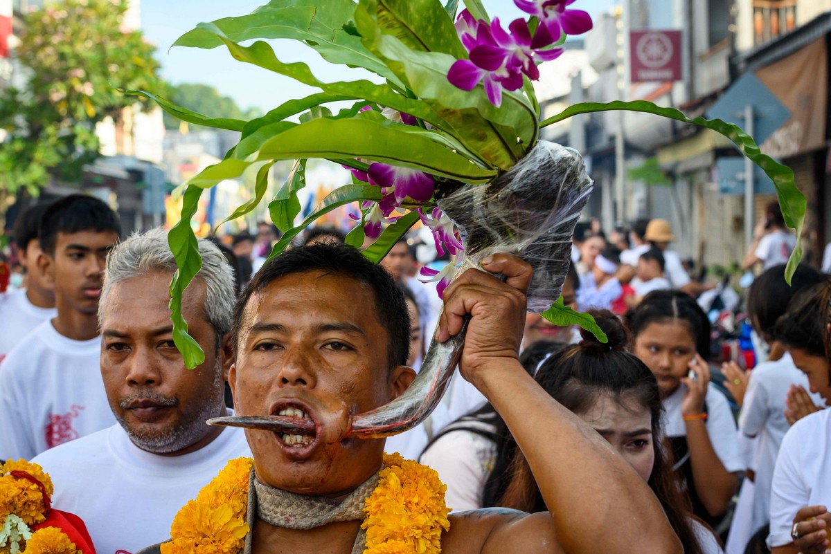 Kilenc istenek császárainak buddhista fesztiválja Thaiföldön