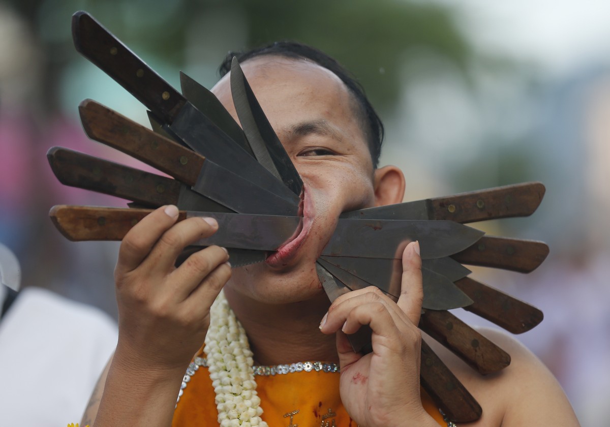 Kilenc istenek császárainak buddhista fesztiválja Thaiföldön