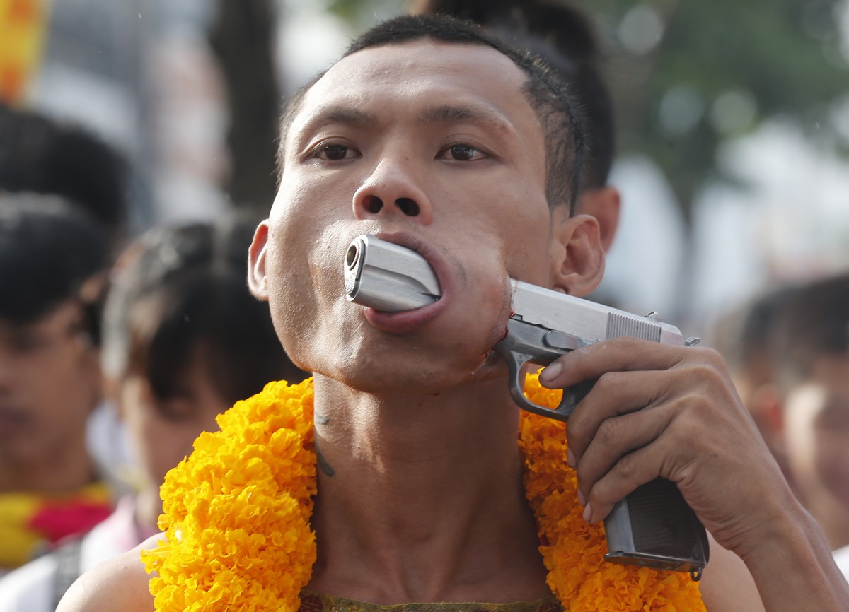 Kilenc istenek császárainak buddhista fesztiválja Thaiföldön