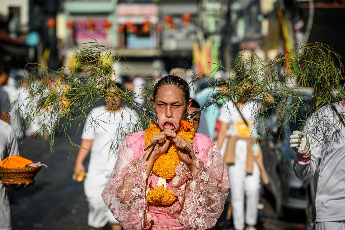 Kilenc istenek császárainak buddhista fesztiválja Thaiföldön