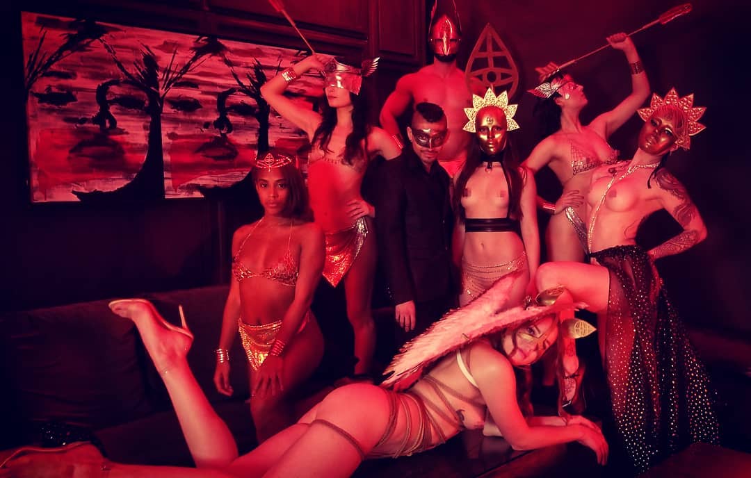 Внутри элитного секс-клуба, где развлекаются богатые и знаменитые