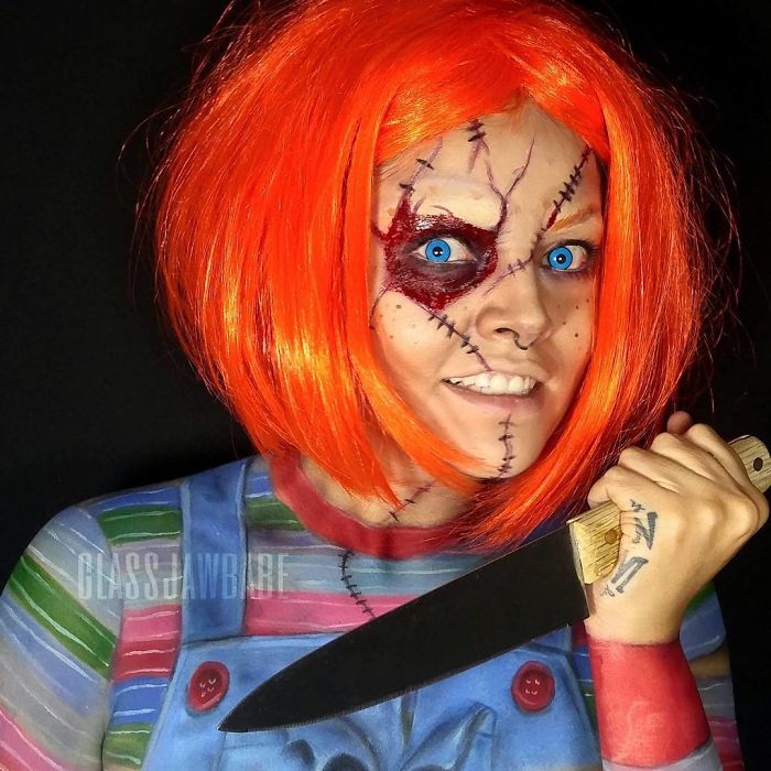 Девушка перевоплощается в жуткие образы на Хэллоуин