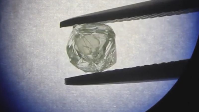 В России добыли уникальный алмаз-матрешку