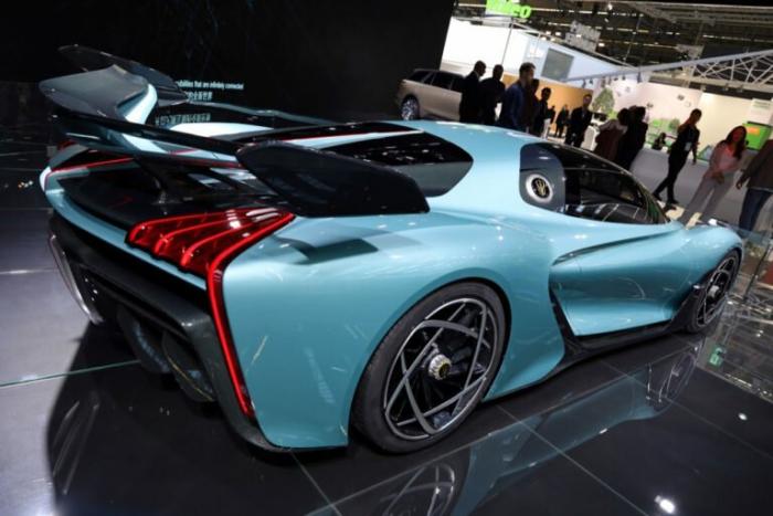 Китай представил мощный гибрид, который оказался быстрее Bugatti Chiron