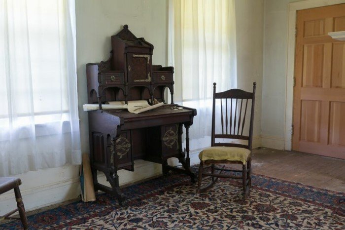Фотограф нашел типично американский заброшенный особняк 19 века