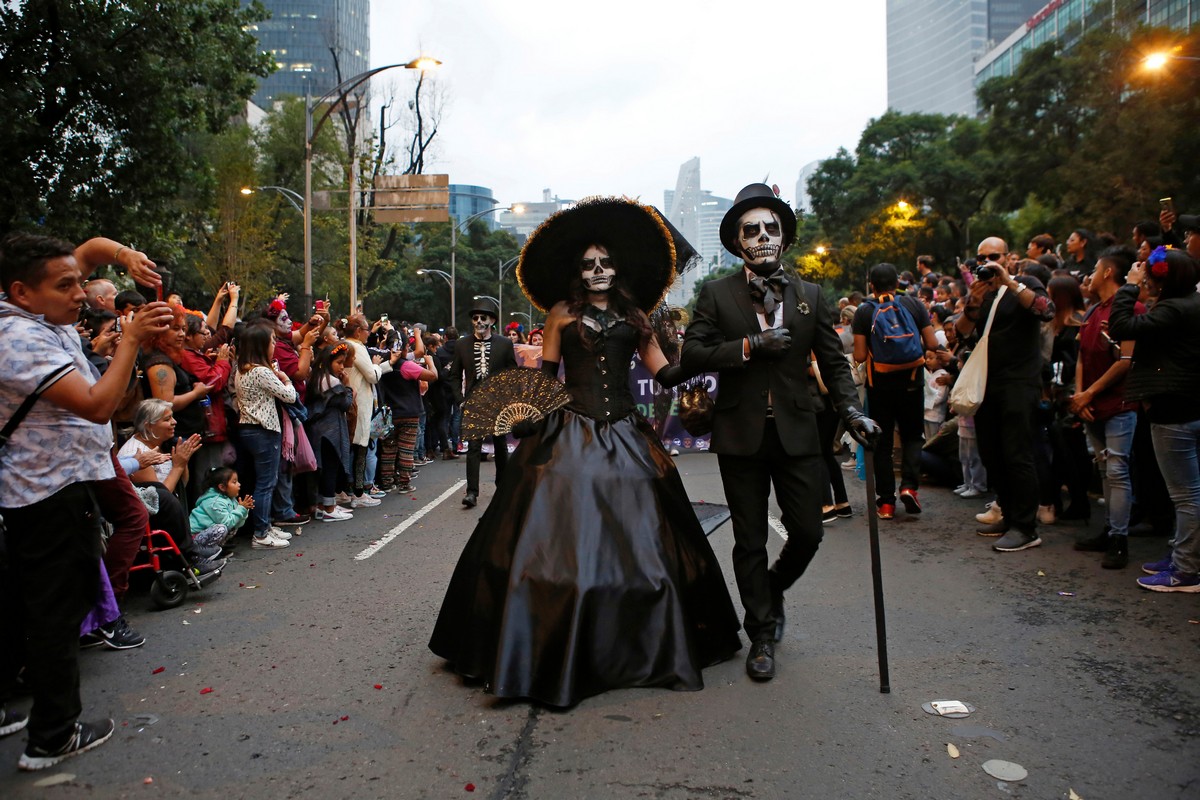 Парад Катрины ко Дню мертвых в Мехико
