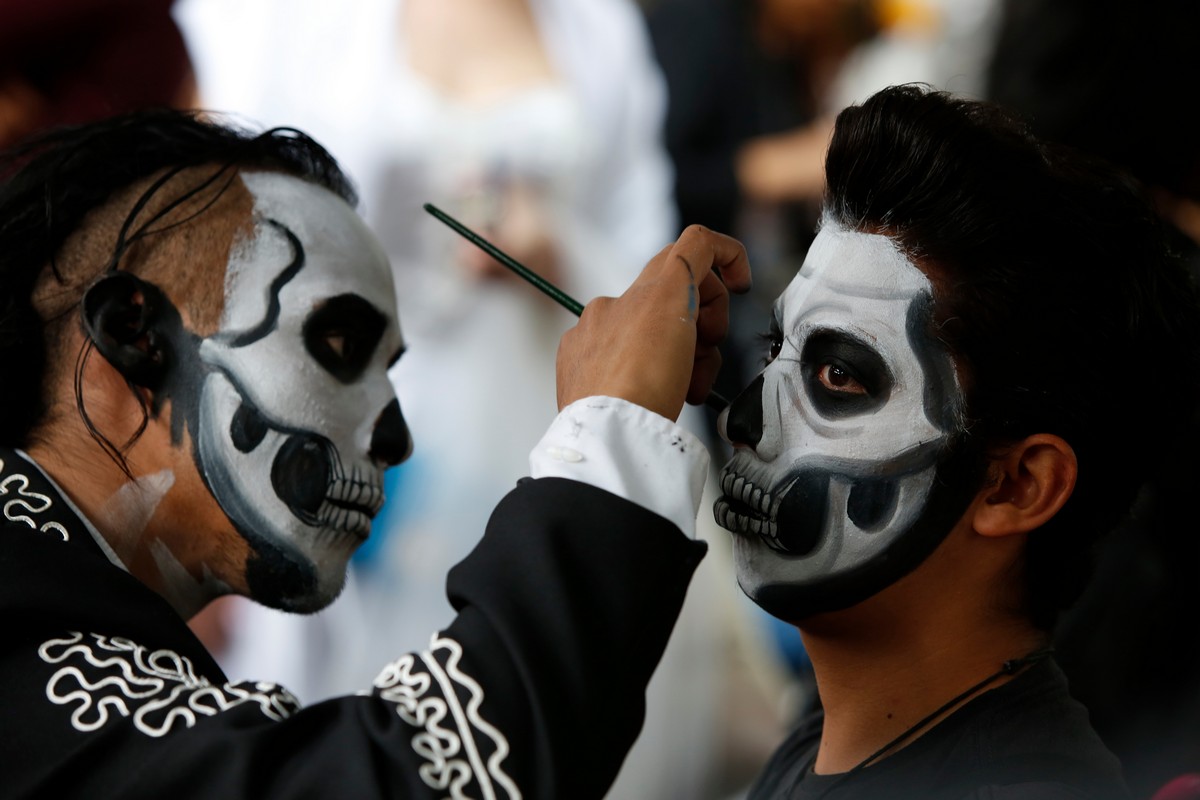Парад Катрины ко Дню мертвых в Мехико