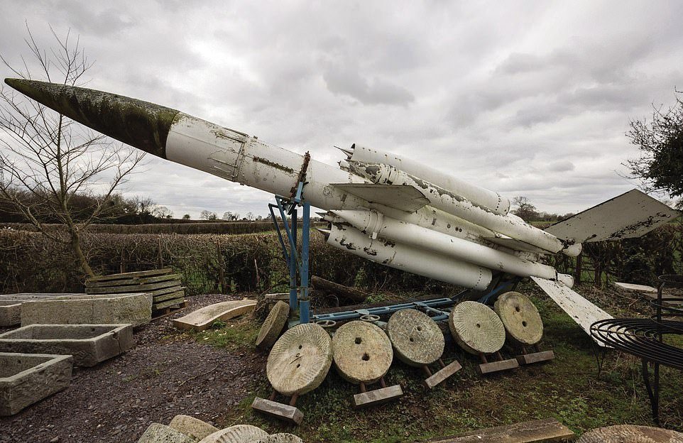 Покинутые места холодной войны в фотокниге Роберта Гренвилла