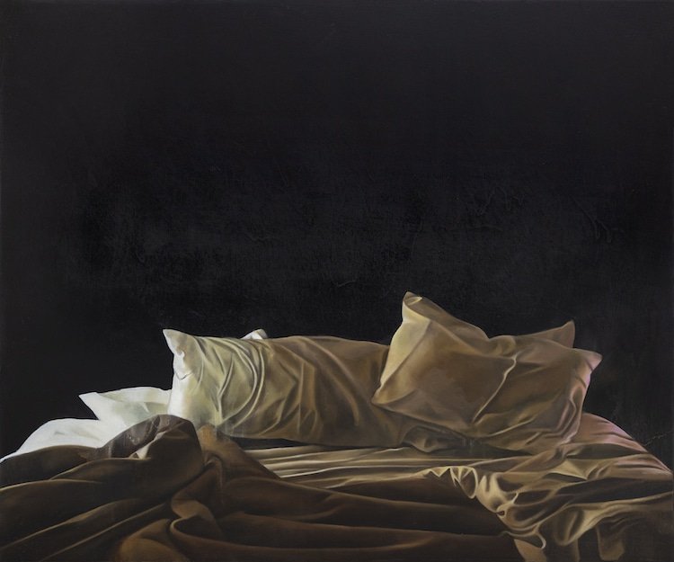 Незаправленные кровати на масляных картинах Стефани Серпик
