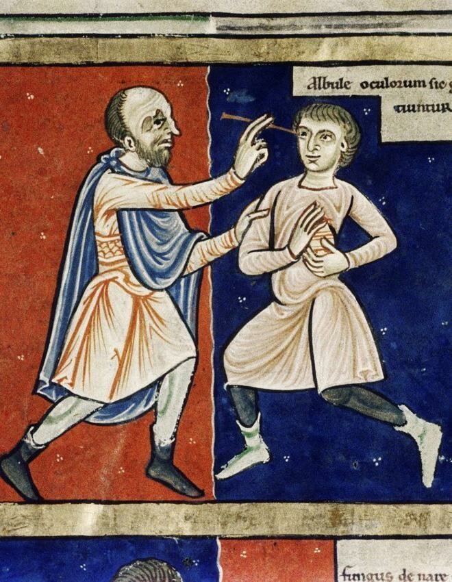 На средневековых картинах расправляются с людьми, а им плевать