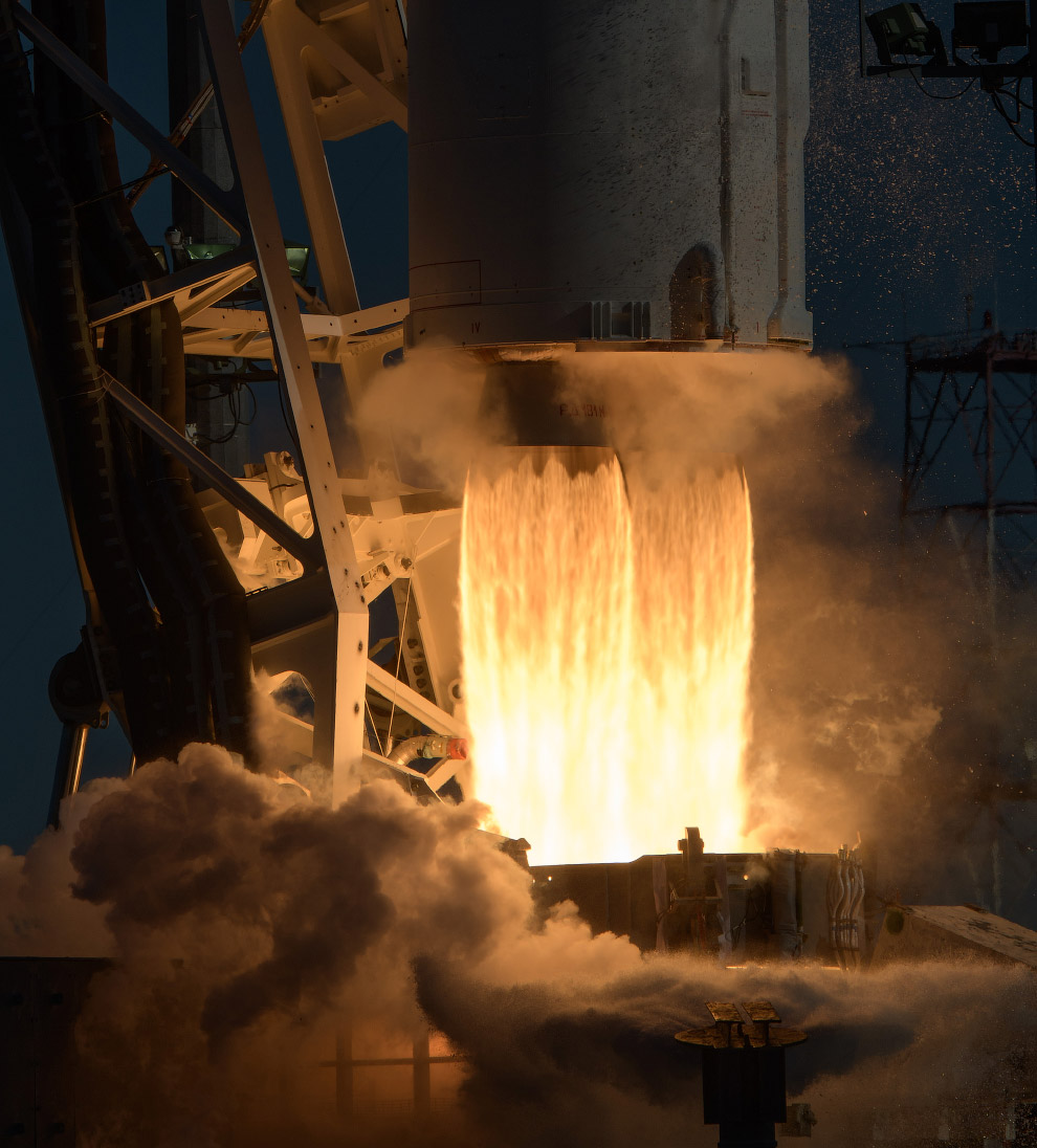 Снимки со старта американской ракеты Antares
