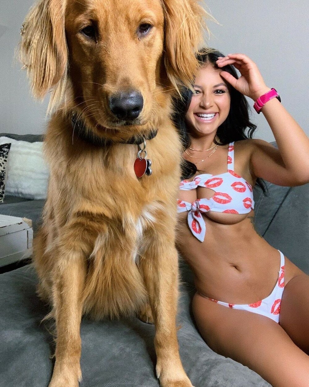 Красивые девушки с собаками