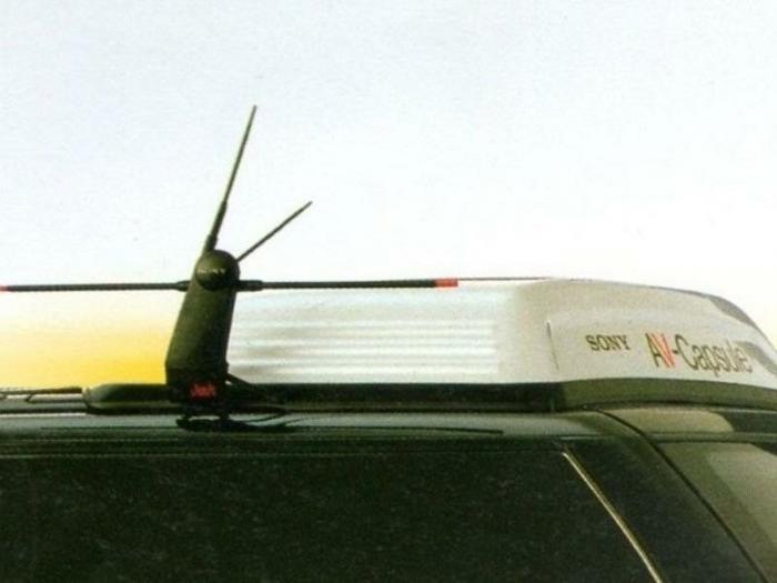 Sony AV-Capsule — крыша с телевизором для Mitsubishi Mirage