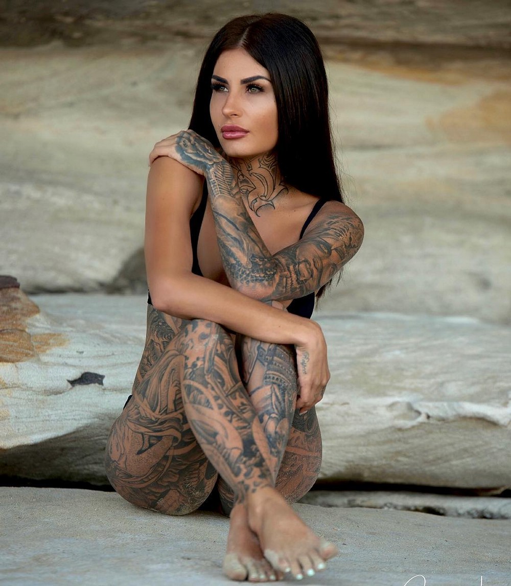 Красивые девушки с татуировками