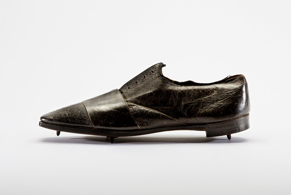 Как менялся дизайн кроссовок за 200 лет в 20 снимках