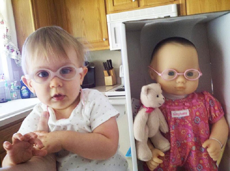 20 детей, которые нереально похожи на своих кукол