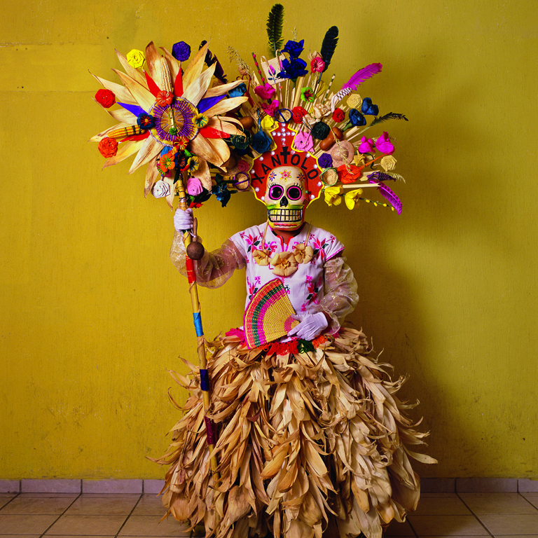 Современные культовые маски из стран Африки и Мексики