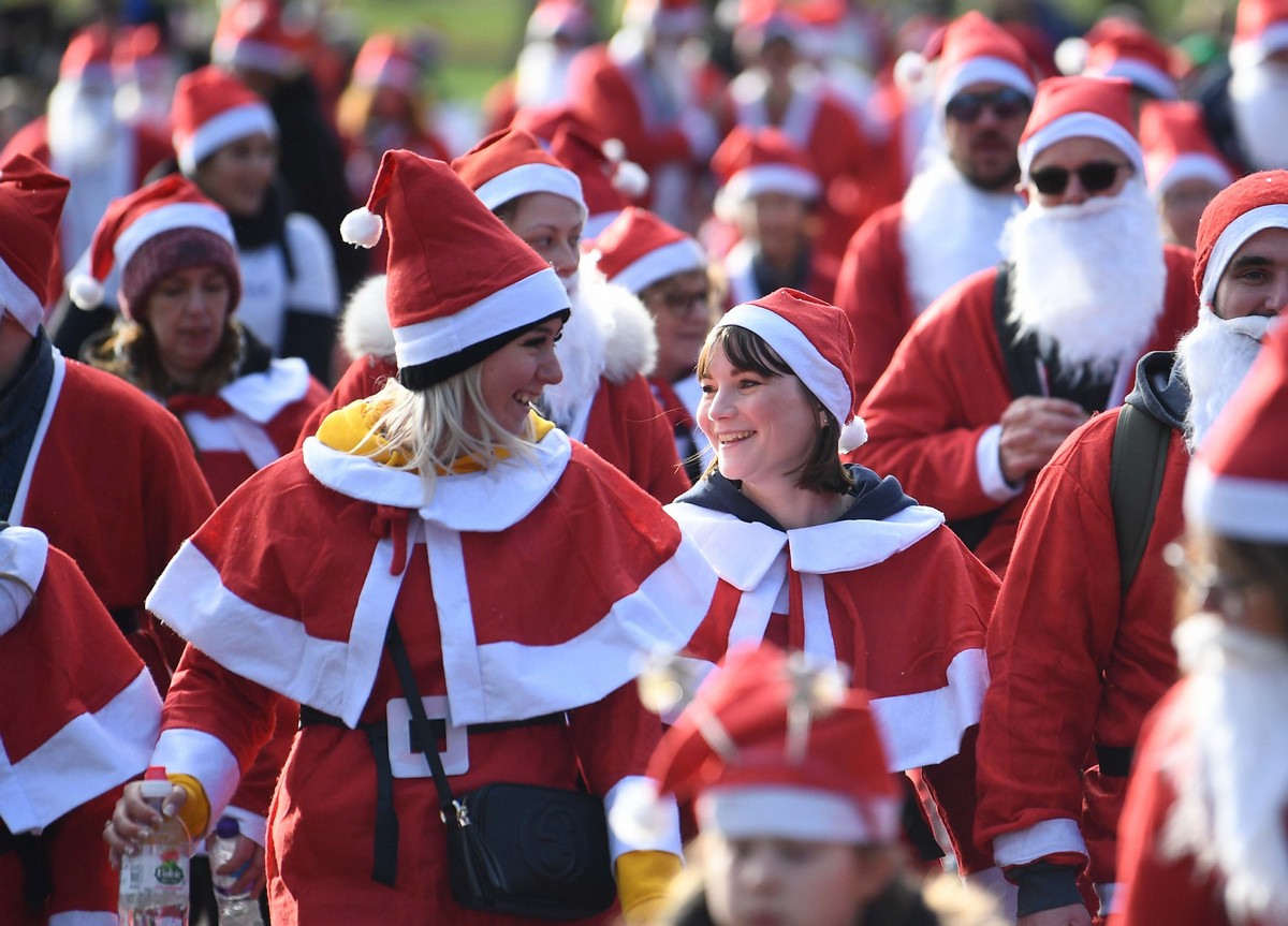 Ежегодный Рождественский пробег Санта-Клаусов 2019