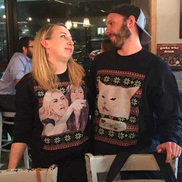 Странные и смешные рождественские свитеры